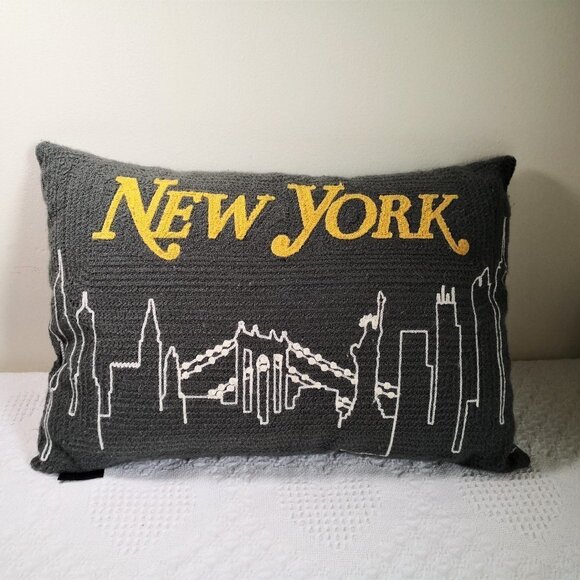 Envogue Embroidered New York Landmark Pillow - Picture 1 of 3